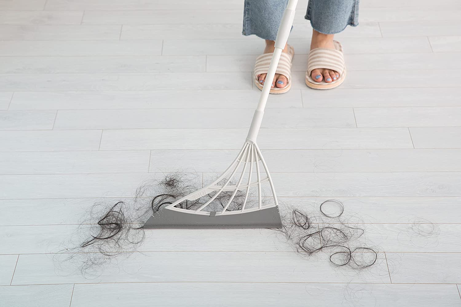 Everlab All-Surface Silicone Broom, Squeegee, Pet Hair Remover - Smart Broom For Indoor Cleaning - Cleans Glass, Fine Dust, Hair, Liquids - For Smooth Floors, Rugs, Windows
